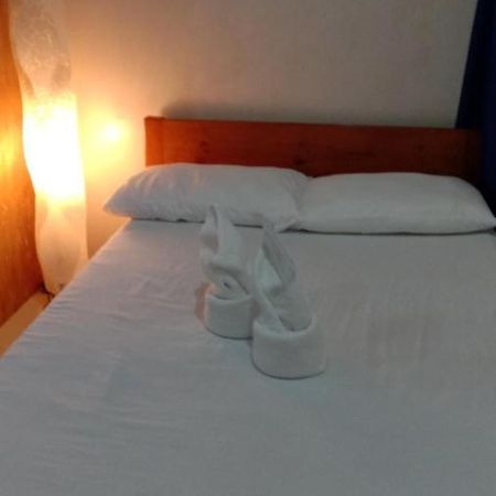 Makan Jamil Transient Home Manila Bagian luar foto