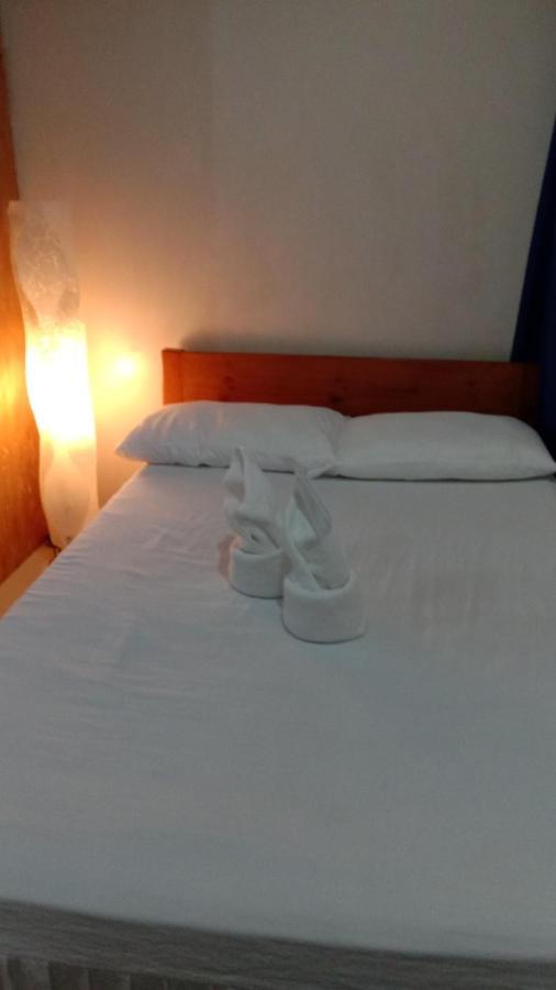 Makan Jamil Transient Home Manila Bagian luar foto