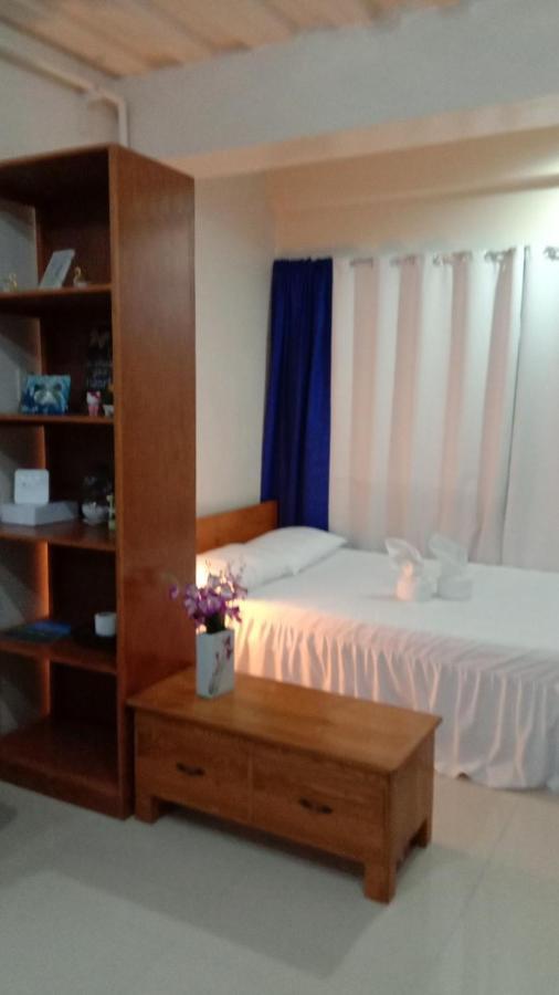 Makan Jamil Transient Home Manila Bagian luar foto
